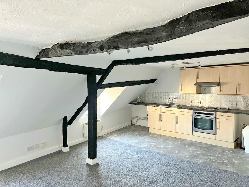 Lot: 56 - THREE FLATS IN TOWN CENTRE - Flat 3 Kitchen